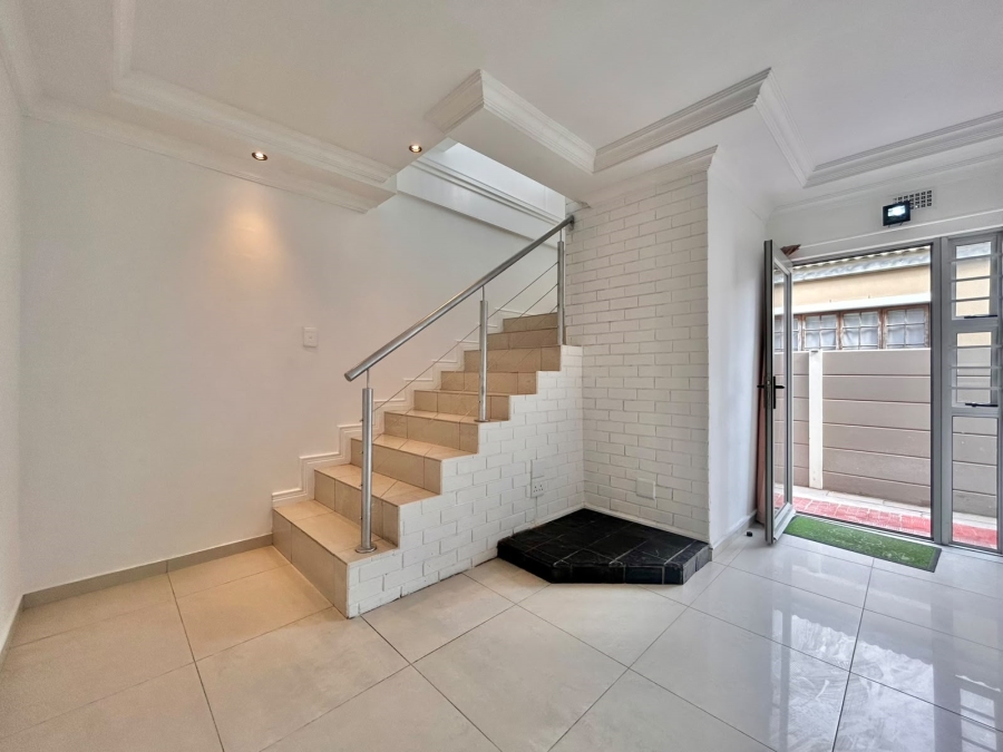 To Let 2 Bedroom Property for Rent in Zeekoevlei Western Cape